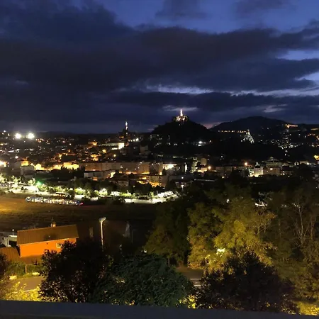 T3 64m2 Avec Balcon, Vue Sur Le Centre Historique, Wi-fi Et Parking Gratuit Apartment Le Puy-en-Velay